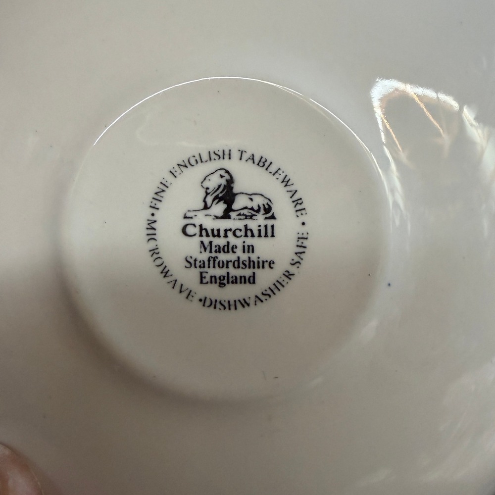 Vintage Churchill Blue Willow Tea Cup and Saucer Set of 4 Staffordshire England - Picture 2 of 8